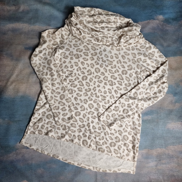 Gibson Cheeta Print Cowl Neck Tunic - Picture 5 of 11